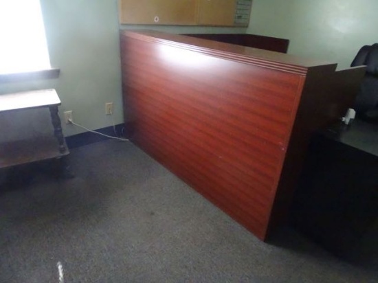 DESK W/RIGHT RETURN