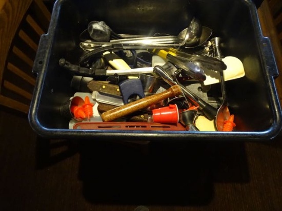 KITCHEN UTENSILS X1
