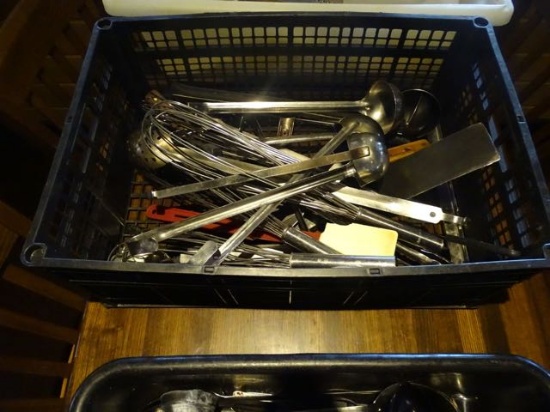 KITCHEN UTENSILS X1