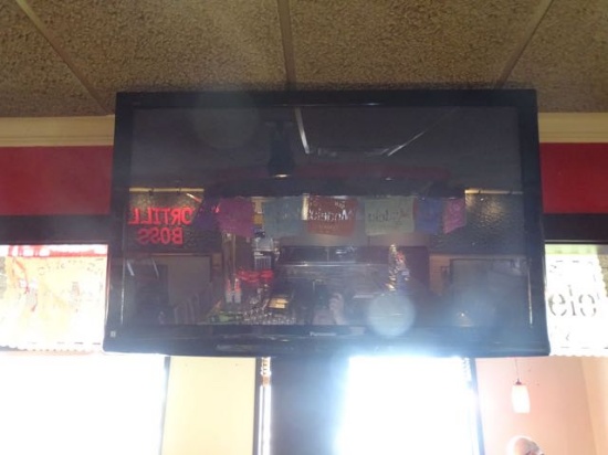 PANASONIC TV W/WALL BRACKET 50”