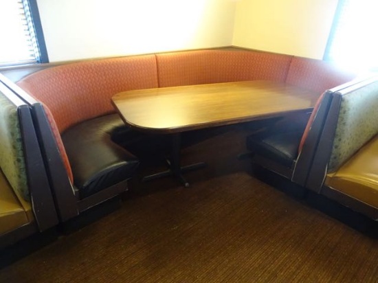 CORNER BOOTH W/TABLE