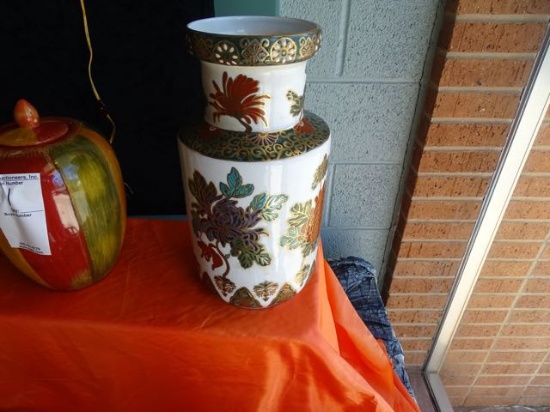 ANTIQUE ASIAN VASE RETAIL $350