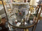 PORCELAIN VASE ASIAN RETAIL $58