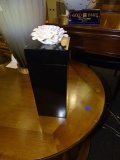 JOHN RICHARD BLACK LACQUER W/ZINNIA LID  RETAIL $250