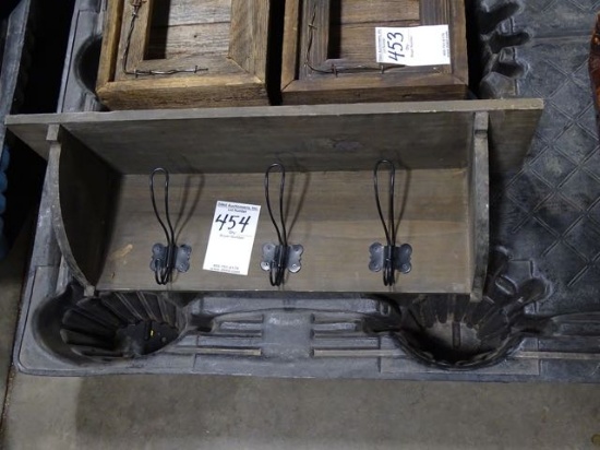 3 HOOK WALL HANGER