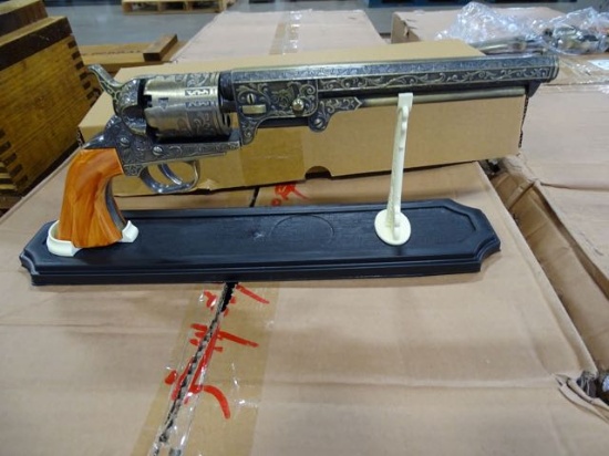 THE US .36 REPLICA REVOLVER W/STAND (X20)