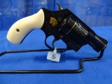 SMITH & WESSON .38 SPL REVOLVER 6 SHOT S/N# TEX0763, TEXAS HOLDâ€™EM GIFT SET