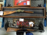 REVOLVER REPLICA W/US MARSHAL BADGES IN DISPLAY CASE