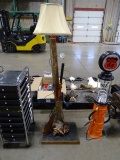 RUSTIC LAMP W/DISPLAY RIFLE