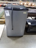 MAGIC CHEF MINI REFRIGERATOR