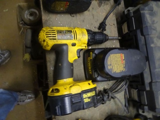 DEWATL DRILL 18V W/CHARGER & 1 BATTERY