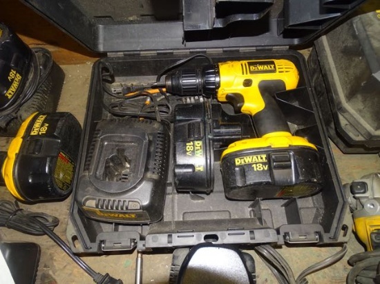 DEWATL DRILL 18V W/CHARGER & 1 BATTERY W/CASE