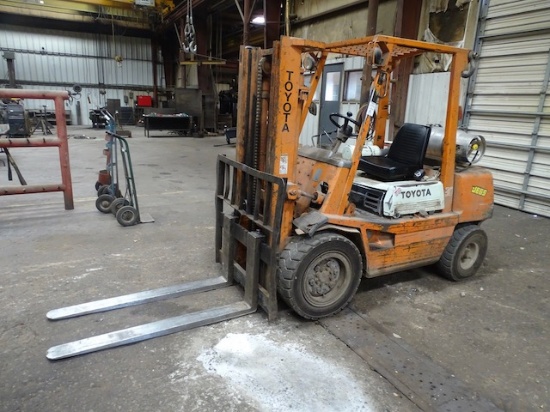 TOYOTA FG-3 FORKLIFT ALL TERRAIN GAS OR PROPANE.  OWNER KEEPING FOR 3 WEEKS FOR SMALL USE ONLY.