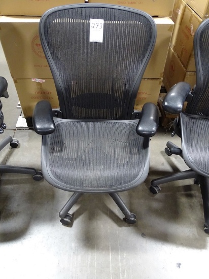 HERMAN MILLER AERON OFFICE CHAIR