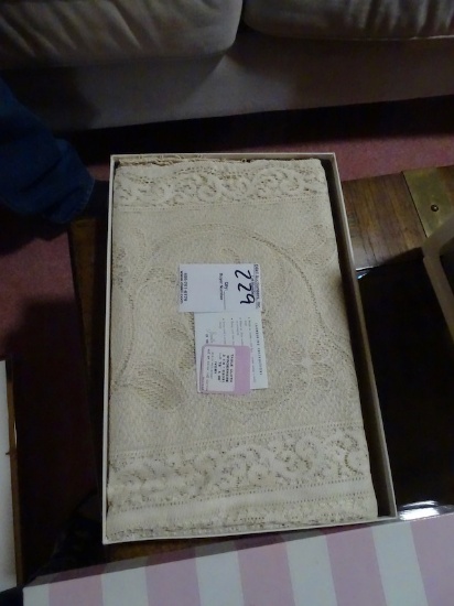 VINTAGE LACED TABLE CLOTH 90”X72”