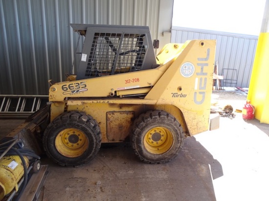 2000 GEHL  6635 SERIES 2