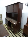 DESK W/HUTCH