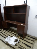 DESK W/HUTCH