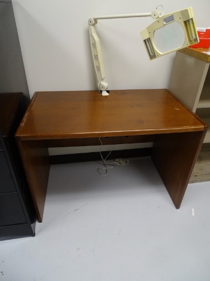 DESK W/LIGHT