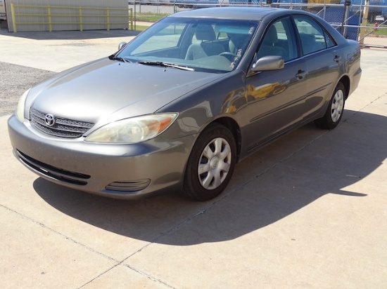 2004 TOYOTA CAMRY LE