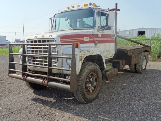 1977 FORD 900