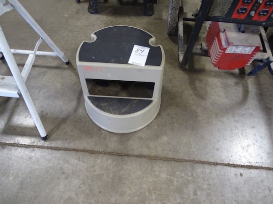CASTERED STEP STOOL