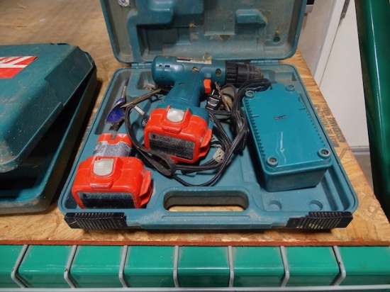 MAKITA 9.6V DRILL W/2 BATTERIES & CHARGER MODEL:6222D