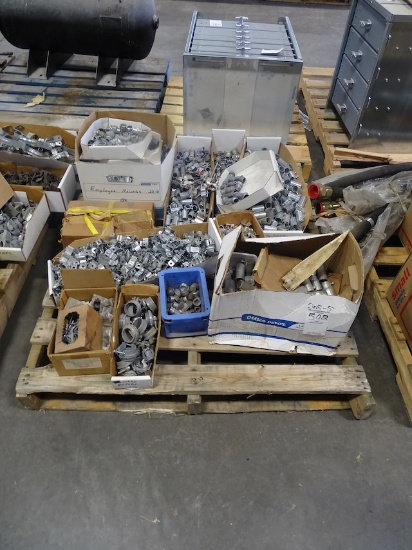 PALLET W/1/2" & 3/4" PIPE FITTING, COUPLINGS & PIPE CLAMPS