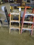HUSKY 4' STEP LADDER W/FIBERGLASS SIDE RAILS