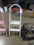 2' STEP STOOL