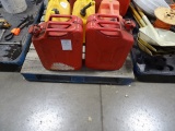 BRIGGS & STRATTON 5 GALLON GAS CAN (X2)
