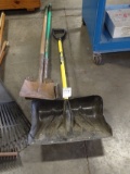 FLAT SHOVELS & A SNOW SHOVEL (X3)