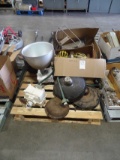 PALLET W/400 MH HIGH BAY LIGHTS, FARM LIGHTS, CAN LIGHT, TEMP LIGHTS & BULBS