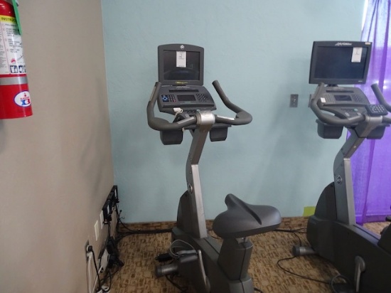 LIFE FITNESS STATIONARY BIKE