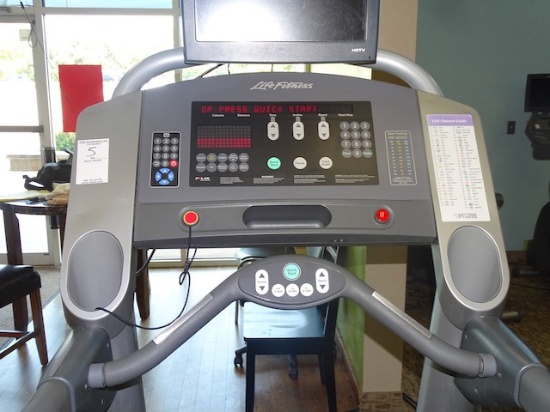 LIFE FITNESS ELECTRIC TREADMILL