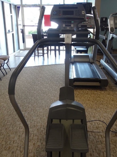 LIFE FITNESS ISO TRACK CLIMBING SYSTEM