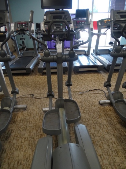 LIFE FITNESS ELLIPTICAL