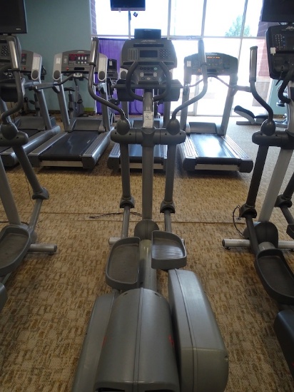 LIFE FITNESS ELLIPTICAL