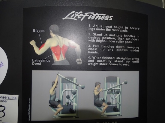 LIFE FITNESS PULL DOWN MACHINE