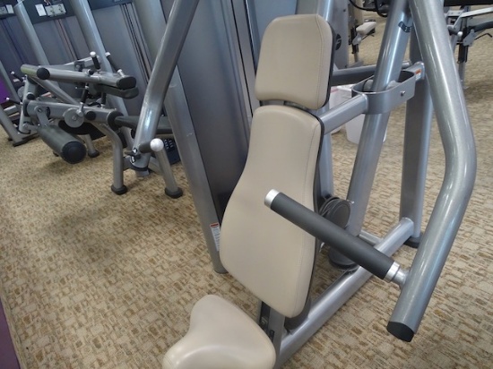LIFE FITNESS CHEST PRESS MACHINE