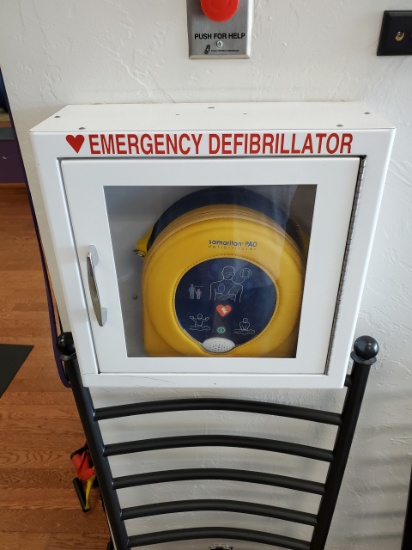 EMERGENCY DEFIBULATOR