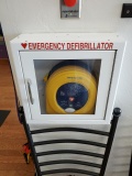 EMERGENCY DEFIBULATOR