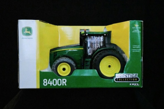 John Deere Tractor Prestige Collectible 8400R made of metal