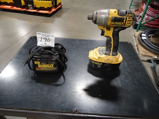 DEWALT 18V IMPACT DRIVER W/BATTERY & CHARGER