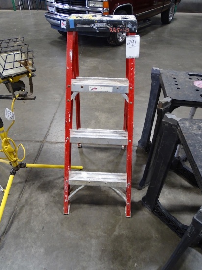 WENER 4' STEP LADDER