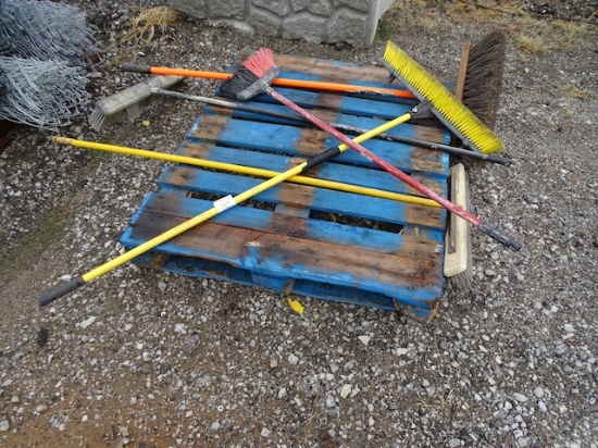 BROOMS (X5)