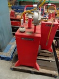WMC HANDY GAS CADDY W/HAND PUMP