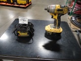 DEWALT 18V IMPACT DRIVER W/BATTERY & CHARGER