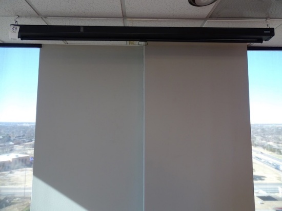 PULL DOWN PROJECTION SCREEN 70”X70”
