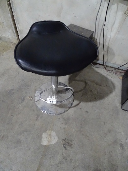 SHOP STOOLS (X2)